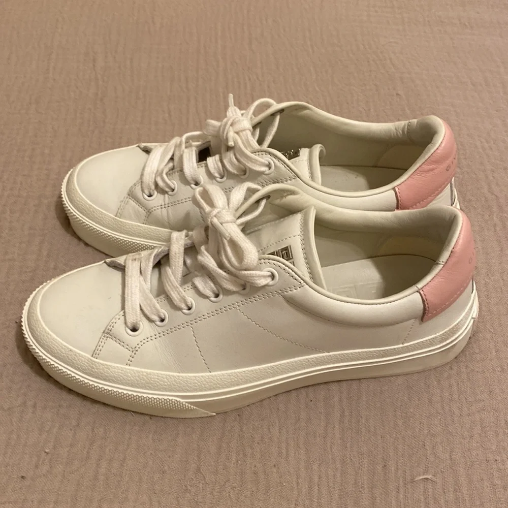 Givenchy White Leather Sneakers with Pink Heel Detail. Size 37